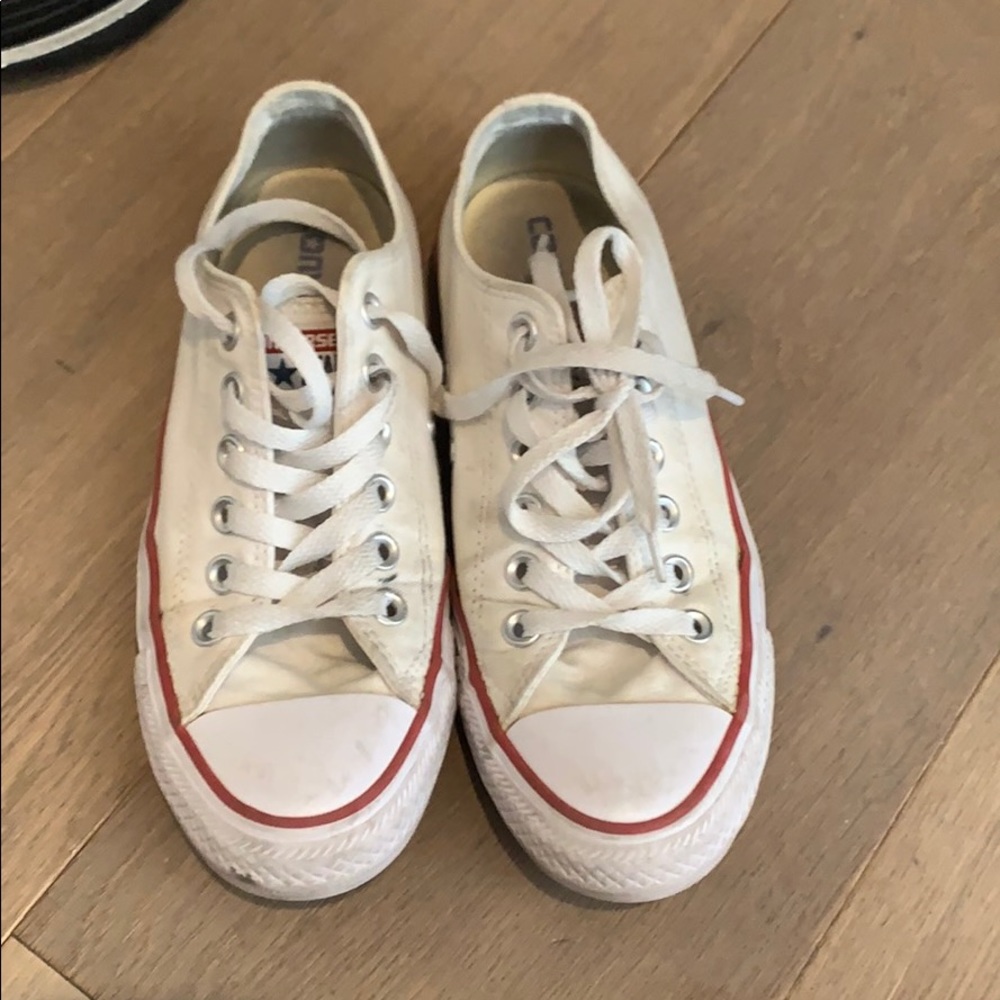 White Low-top converse